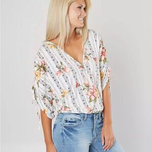 Daytrip Blouse Floral Surplice V-Neck Wide Half Sleeve Crop USA Women's Small
